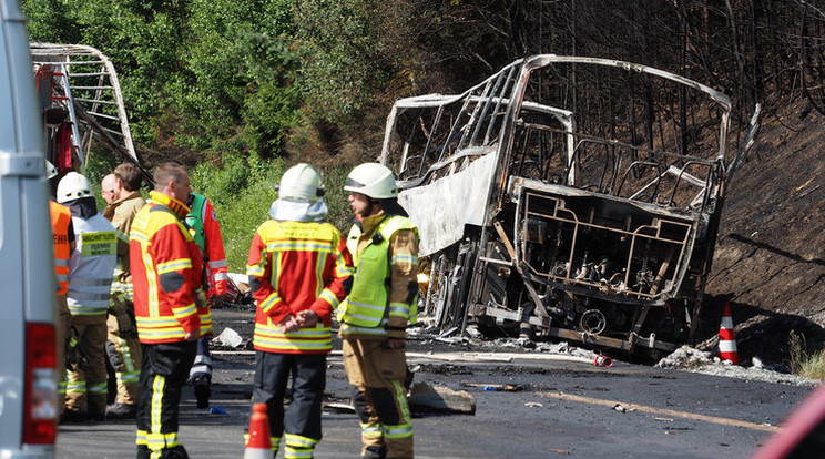 Ütközés előtt lángokban állhatott a busz / Fotó: AFP