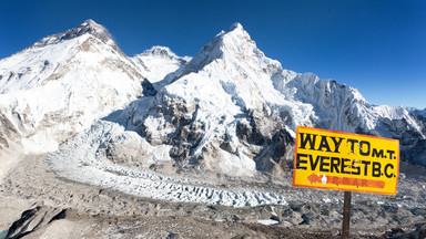 Zarazki zawleczone na Mount Everest przez himalaistów mają się dobrze