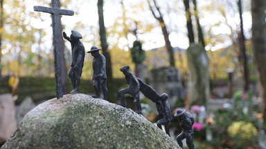 Tak wyglądają najpiękniejsze polskie nekropolie podczas Święta Zmarłych [GALERIA]
