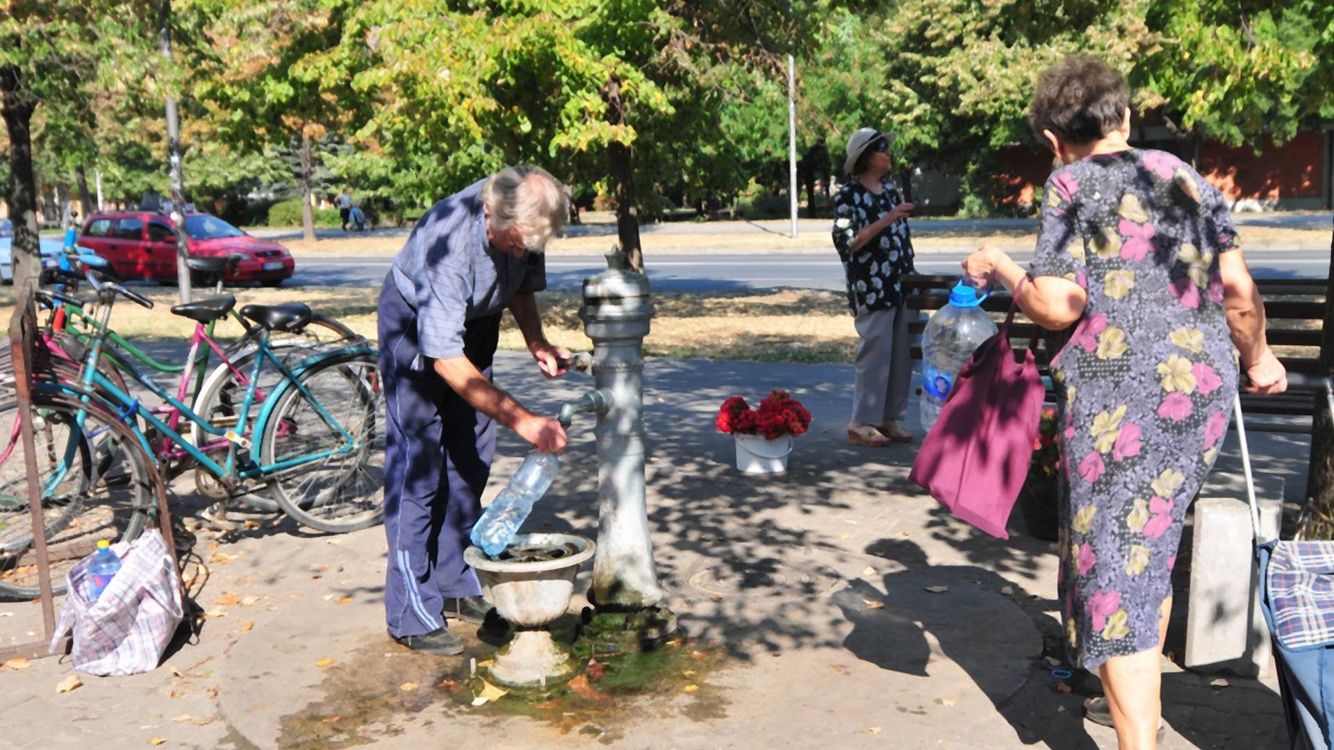 Prizor kod česme u Zaječaru vraća veru u ljude