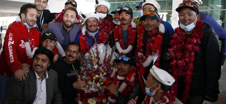 Zdobywcy K2 przywitani w Katmandu