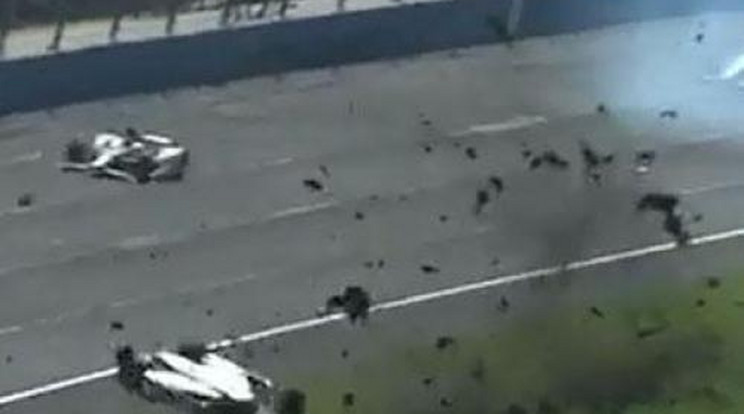 Brutális baleset az IndyCar-on! Elszállt a versenyautó - videó