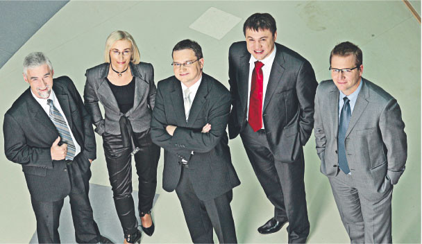 3 grupa – firmy średniej wielkości - Grant Thornton Frąckowiak Od lewej: Grzegorz Maślanko, Beata Hudziak, Dariusz Bednarski, Dariusz Gałązka, Rafał Śmigórski