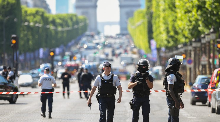 A Champs-Élysées a támadás után. /Fotó: AFP