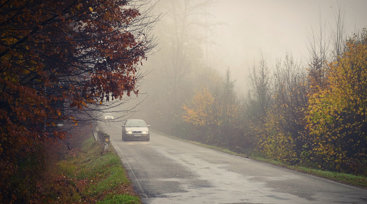 Vezessünk óvatosan, a reggeli órákban még több helyen lehetnek ködfoltok / Fotó: Northfoto