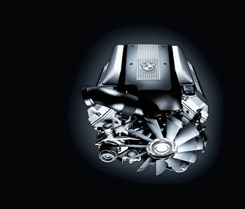BMW, silnik V8 4.4