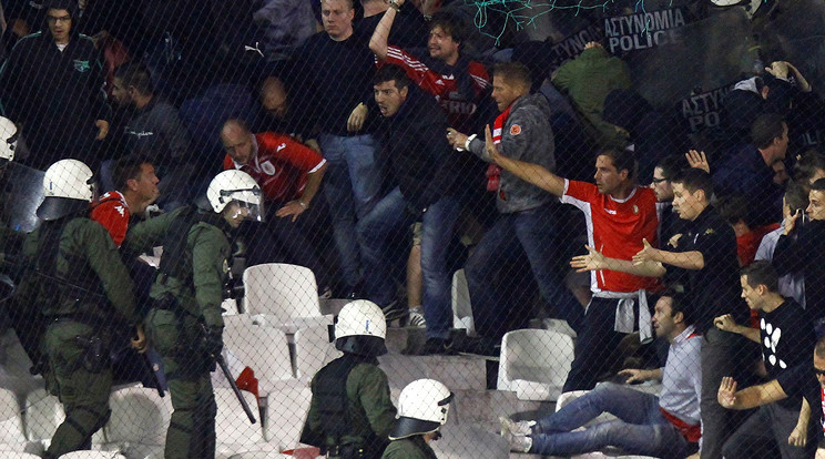 Balhé a Standard Liege EL-meccsén /Fotó: AFP