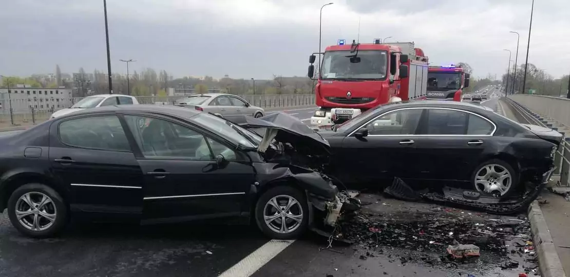 Policja dwoi się i troi, mandaty wysokie, a na drogach niewiele lepiej – jest już policyjny raport za 2023 rok