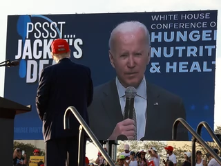 Joe Biden oskarża Donalda Trumpa o storpedowanie pomocy dla Ukrainy