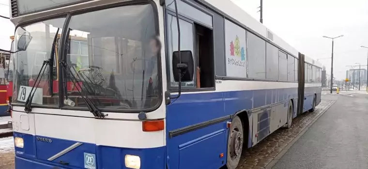 Jedno z kół w autobusie się nie kręciło. Jeździł w bydgoskiej komunikacji