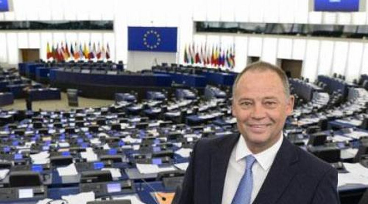 Hoppá! Szanyi Tibor az Európai Parlament magyar sztárja