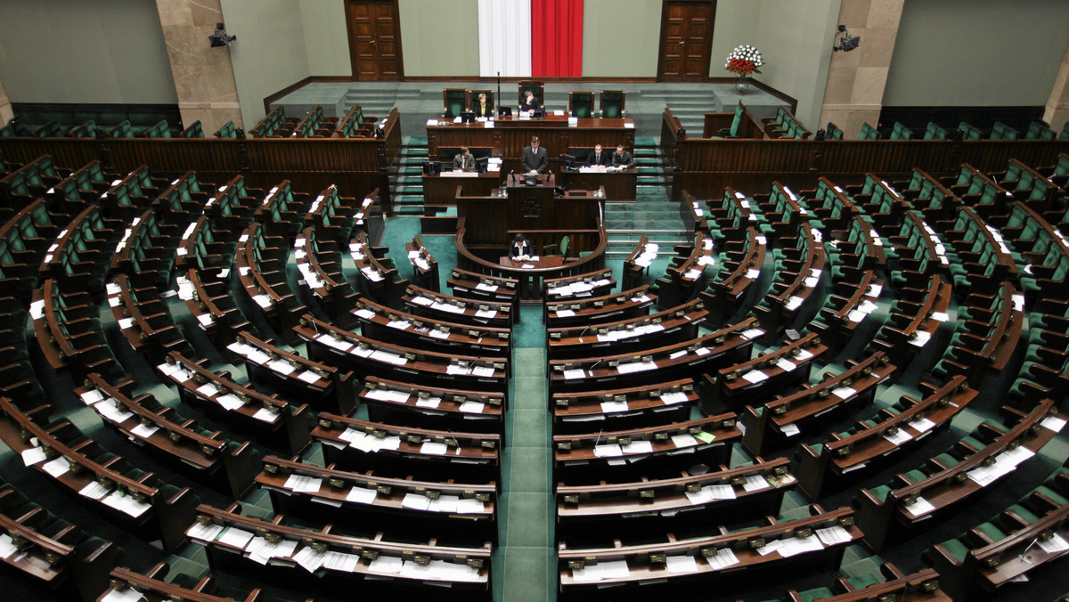 "Rzeczpospolita": W PO jest grupa posłów i doradców, która chce wyborów na wiosnę 2011 r. - ujawnia gazeta.