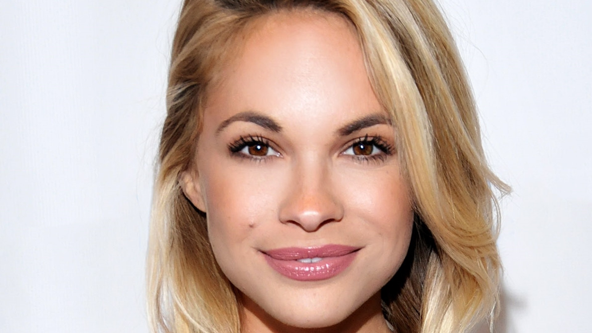 Opublikowała nagie zdjęcia kobiety. Dani Mathers oskrażona - Noizz