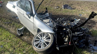 Tragiczny wypadek na Lubelszczyźnie. BMW rozpadło się na kawałki