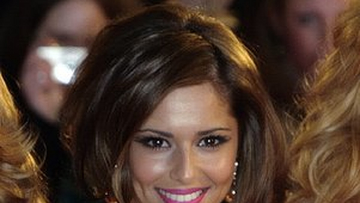 Cheryl Cole, była żona piłkarza Chelsea Londyn, Ashleya Cole'a, otrzymała nietypową propozycję filmową oraz ofertę matrymonialną w jednym. Derek Hough, wytypowany do roli instruktora tańca w nowej wersji "Dirty Dancing" marzy o tym, żeby jego partnerkę zagrała właśnie brytyjska piosenkarka!