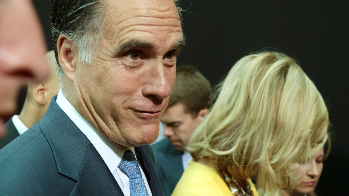 Kolejna gafa podczas europejskiej podróży potencjalnego kandydata Partii Republikańskiej Mitta Romneya. Jego rzecznik Rick Gorka w bardzo nieparlamentarnych słowach zwrócił się do krzyczących przy Pomniku Nieznanego Żołnierza w Warszawie dziennikarzy. Stwierdził, żeby "pocałowali go w d***".