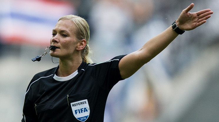 Bibiana Steinhaus már FIFA játékvezető is/Fotó: AFP