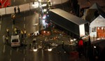 SNIMAK "KAMIONA SMRTI" Objavljen užasavajući momenat kada je vozilo uletelo na Božićni vašar u Berlinu