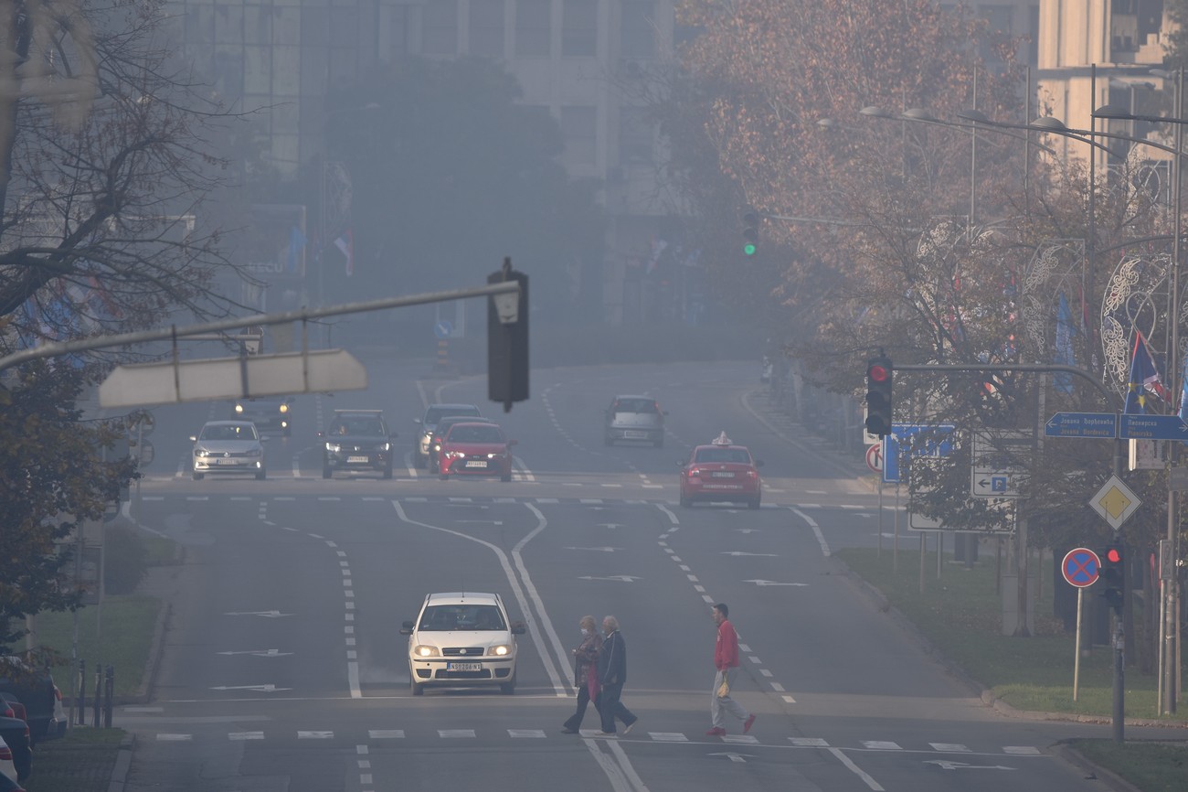 STANJE NA PUTEVIMA Na prevojima Rušanj i Rudnik SMANJENA VIDLJIVOST zbog magle