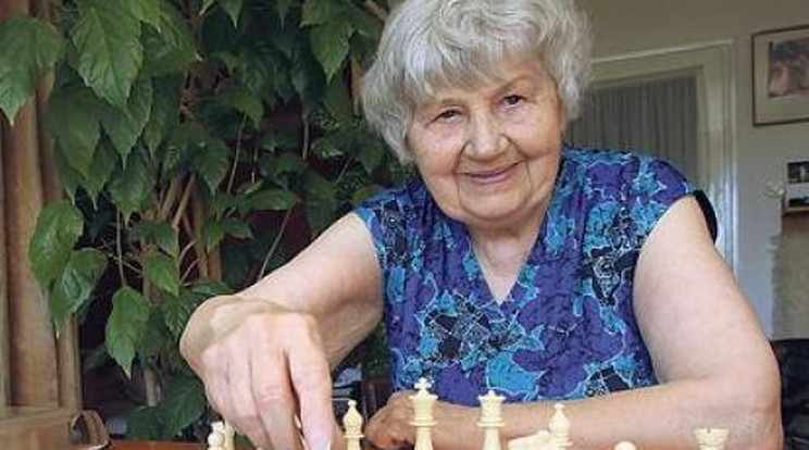 Bici nénivel majdnem  6 ezren sakkoznának