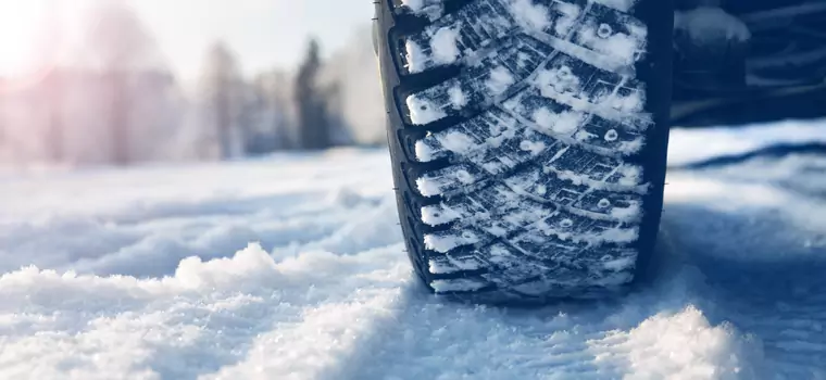 Jakie opony są lepsze na zimę - szersze czy węższe? Eksperci mówią jasno
