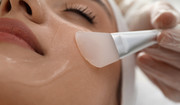  Kwasy na twarz - właściwości i rola w pielęgnacji skóry 