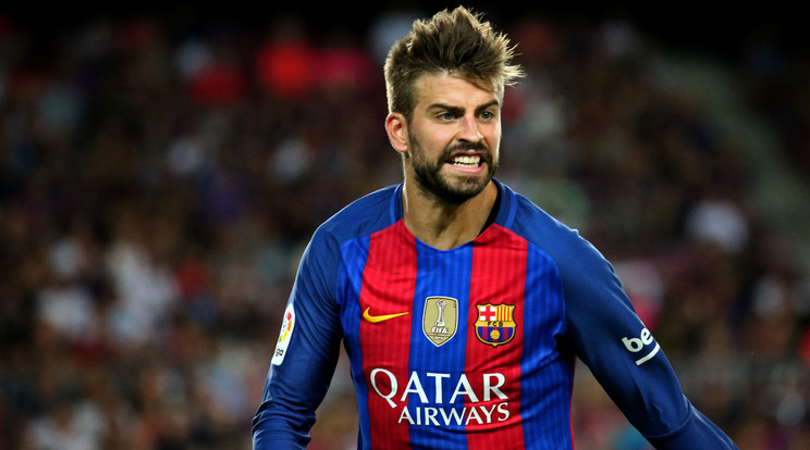 Gerard Piqué mindig ráérez, hogy mikor lehet kiosztani csapata közvetlen riválisát és annak játékosait /Fotó: AFP