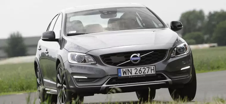 Volvo S60 D4 AWD Cross Country - sedan na szczudłach