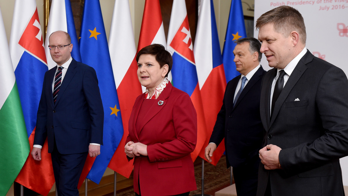 Dzisiaj o godz. 10 w kancelarii premiera rozpoczęło się spotkanie szefów rządów państw Grupy Wyszehradzkiej: Polski, Czech, Węgier i Słowacji. Rozmowy premierów V4 mają dotyczyć m.in. bieżących kwestii związanych z funkcjonowaniem UE i jej przyszłości, zwłaszcza po Brexicie.
