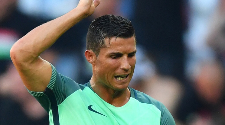 Cristiano Ronaldo dartsozni is tud /Fotó: AFP