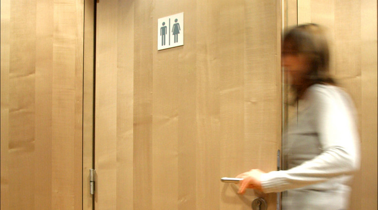 Teljesen ledöbbent egy nő, amikor egy népszerű kávézólánc mosdójában rejtett kamerát talált. /Illusztráció: Northfoto