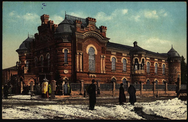 Muzeum w Irkucku (obecnie Muzeum Krajoznawcze Obwodu Irkuckiego) od 1854 roku mieściło Syberyjski Oddział Rosyjskiego Towarzystwa Geograficznego, z którym współpracowali między innymi Aleksander Czekanowski, Jan Czerski i Benedykt Dybowski, grafika sprzed 1917 roku