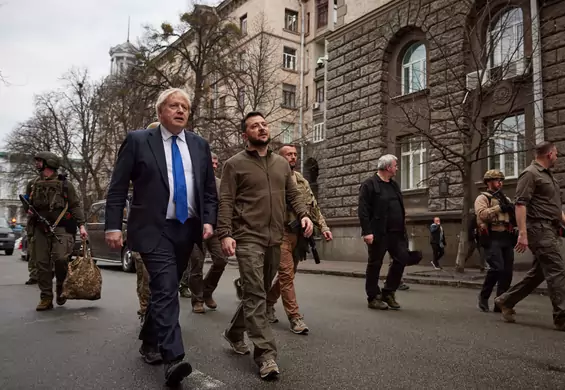 Zełenski i Johnson zrobili sobie spacer po Kijowie. "Bo, do cholery, mogli to zrobić"