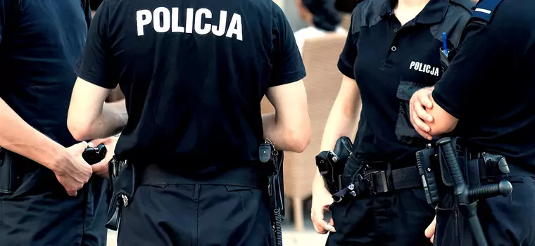 Policjanci ze Szczecina zabezpieczyli podrobione akcesoria o wartości 100 tys. zł