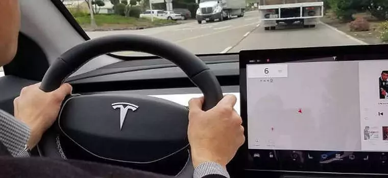 Tesla Model 3 z jednym wyświetlaczem i bez HUD