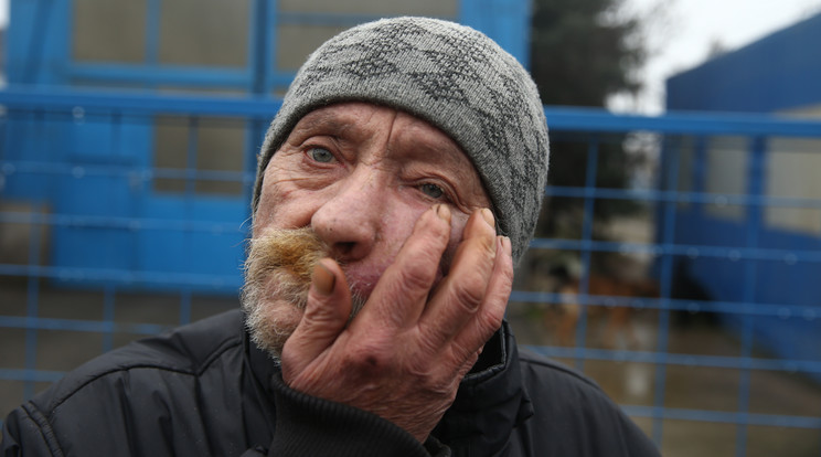 A férfi arcán hatalmasra duzzadt a daganat, nem is akarta megmutatni a fényképen /Fotó: Isza Ferenc