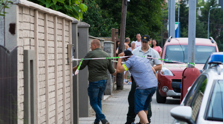 A család otthonát rendőrök lepték
el, hajnalig rögzítettek nyomokat /Fotó: parameter.sk