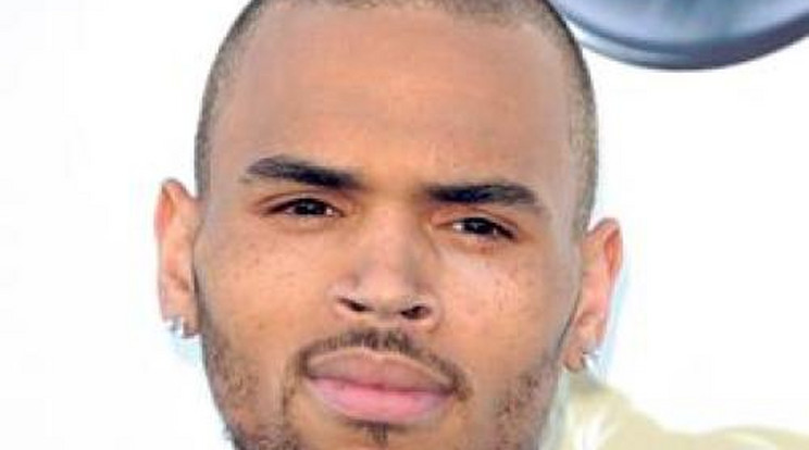 Golyókat kapott a rapisten Chris Brown buliján