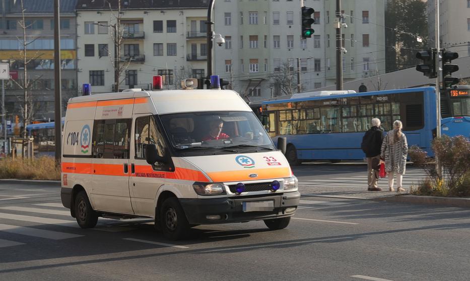 A mentősök az egész orszában vásárra viszik a bőrüket / Fotó: Gy. Balázs Béla