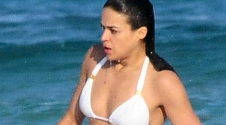 Elcsúszott a bikinifelső Michelle Rodriguez mellén - fotók!