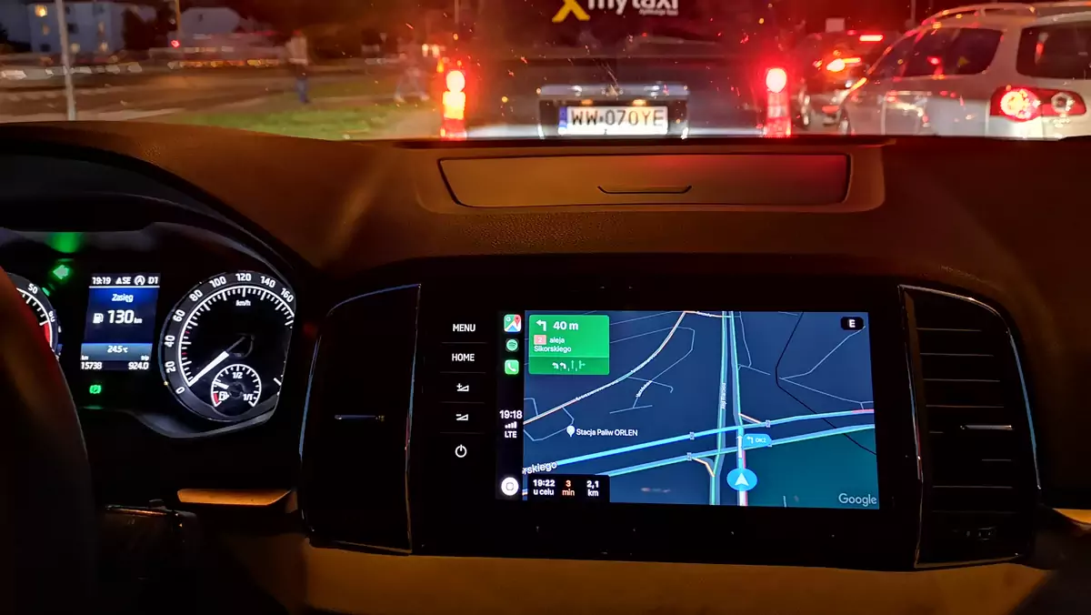 Google Maps w Apple CarPlay