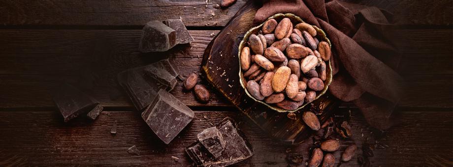 W sezonie 2022/23 konsumpcja kakao znacznie wzrosła ze względu na rosnący popyt z krajów azjatyckich. Słabe zbiory ziaren kakaowca oraz duże podwyżki ich cen oznaczają, że producenci wyrobów czekoladowych mają teraz wiele wyzwań.