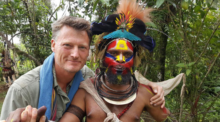 Allen (balra) régóta kutatja a világtól elzárt törzsek életét, de most úgy néz ki, barátságtalan őslakosokra bukkant  /Fotó: Twitter