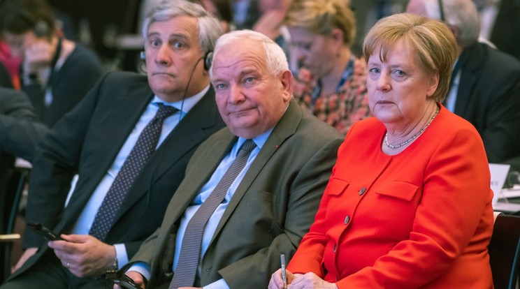 Az Európai Néppárt képviselői között ült Angela Merkel is / Fotó: Northfoto