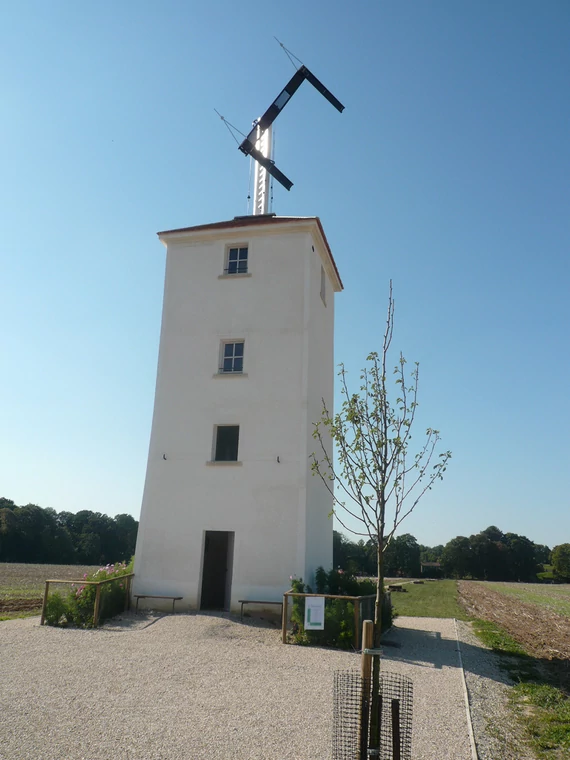 Odrestaurowana wieża telegraficzna w Marly-le-Roi