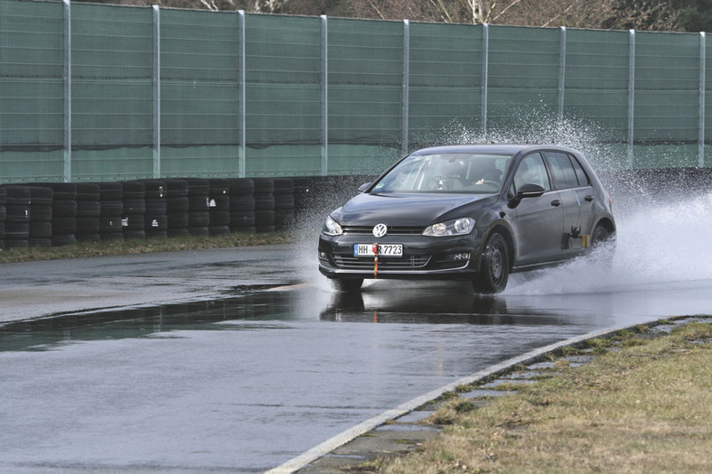 Aquaplaning na łuku