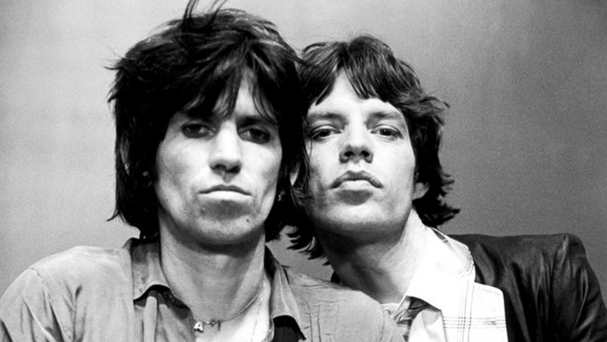 Keith Richards uchodzi za wiernego ideałom artystę. Mick Jagger bywa postrzegany jako goniący za sławą celebryta. Ale może właśnie dzięki wadom swego wokalisty Rolling Stonesi obchodzą 50-lecie w świetle reflektorów.