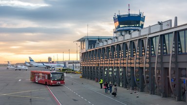 Przez żart nie poleciał na wakacje. 40-latek oznajmił na lotnisku, że ma w bagażu bombę