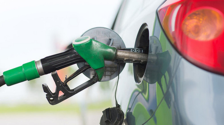 Az üzemanyag ára rekordot dönthet / Fotó: Northfoto