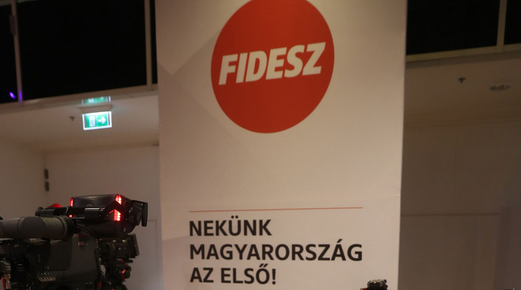 A Fidesz eredményváróján kevés még a politikus / Fotó: Isza Ferenc